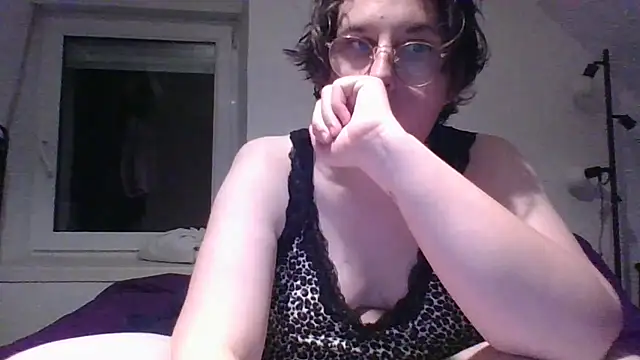 OIseauNoir88 online show from 05-12-26, 07:55