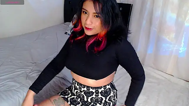 Snapshot of laury_moon chatting on 02-10-26, 04:55 laury moon online show from 02-10-26, 04:55