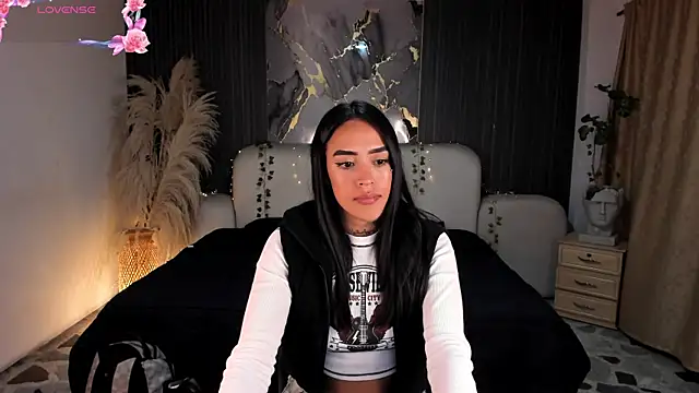 Snapshot of JazminRusso_ chatting on 06-08-26, 06:47 JazminRusso online show from 06-08-26, 06:47