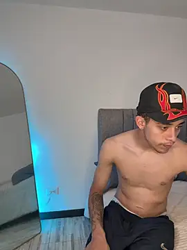 Snapshot of Lucas_her chatting on 04-10-26, 11:20 Lucas her online show from 04-10-26, 11:20