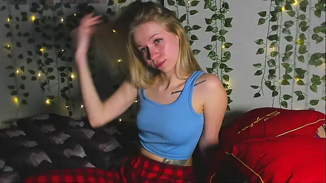 Very Cute Girl online show from 02-14-26, 09:22