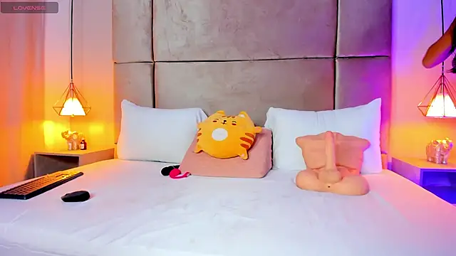 Zafiro11  online show from 02-23-26, 12:02