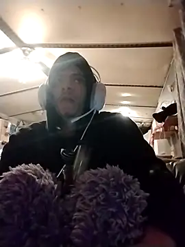 Snapshot of spooky425hd chatting on 03-18-26, 12:58 spooky425hd online show from 03-18-26, 12:58