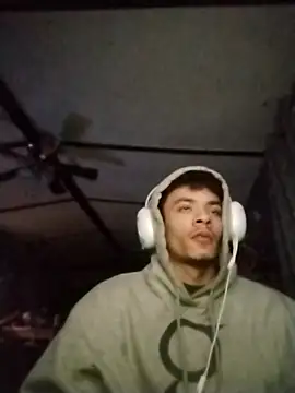 Snapshot of spooky425hd chatting on 03-29-26, 08:03 spooky425hd online show from 03-29-26, 08:03