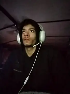 Snapshot of spooky425hd chatting on 04-12-26, 03:44 spooky425hd online show from 04-12-26, 03:44