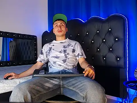 Oliver Benedet online show from 02-04-26, 03:45