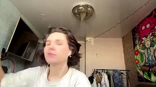 Snapshot of HannahDoll1 chatting on 02-04-26, 01:44 HannahDoll1 online show from 02-04-26, 01:44