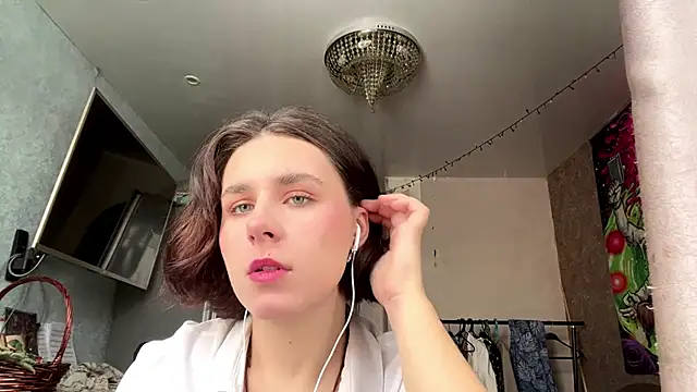 Snapshot of HannahDoll1 chatting on 02-05-26, 01:21 HannahDoll1 online show from 02-05-26, 01:21