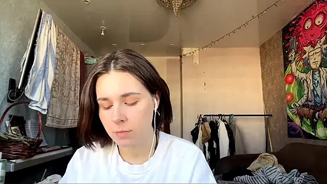 Snapshot of HannahDoll1 chatting on 02-12-26, 01:33 HannahDoll1 online show from 02-12-26, 01:33