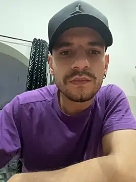 Snapshot of alessand180521 chatting on 02-11-26, 07:52 alessand180521 online show from 02-11-26, 07:52