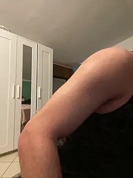 Snapshot of alessand180521 chatting on 02-14-26, 07:32 alessand180521 online show from 02-14-26, 07:32