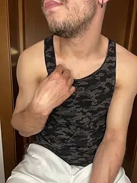 Snapshot of alessand180521 chatting on 02-15-26, 03:20 alessand180521 online show from 02-15-26, 03:20