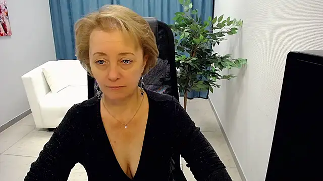 MONA W online show from 06-10-26, 08:57