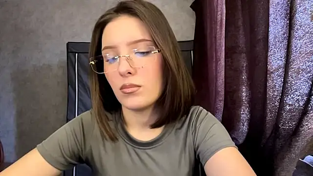 FoxieFlare online show from 03-31-26, 05:41