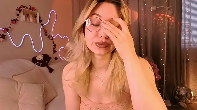 lusciousslily online show from 04-11-26, 05:01