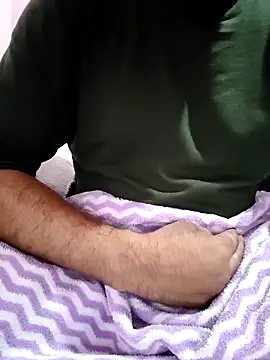 Snapshot of newtube0 chatting on 04-02-26, 06:05 newtube0 online show from 04-02-26, 06:05