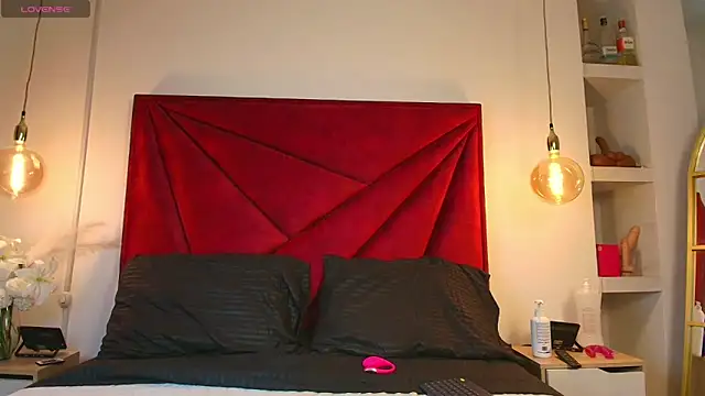 NahomiRoss online show from 05-14-26, 04:14