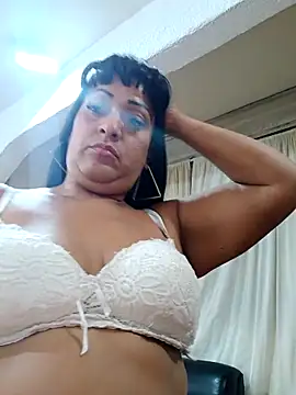 Snapshot of SabrinaColin chatting on 04-19-26, 04:23 SabrinaColin online show from 04-19-26, 04:23