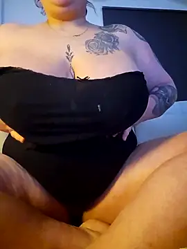 FringedAlmond online show from 02-07-26, 03:38