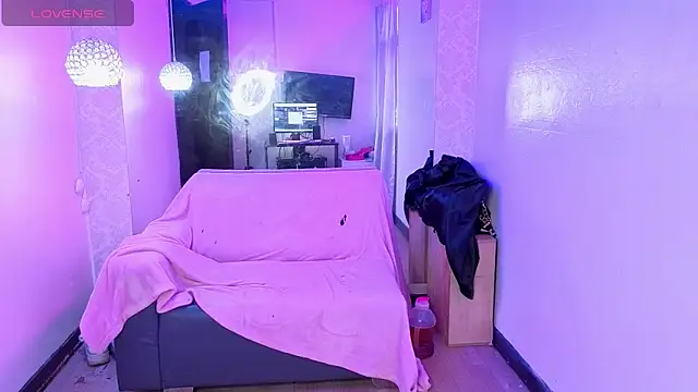 Snapshot of _selena_fox chatting on 03-16-26, 10:25 selena fox online show from 03-16-26, 10:25