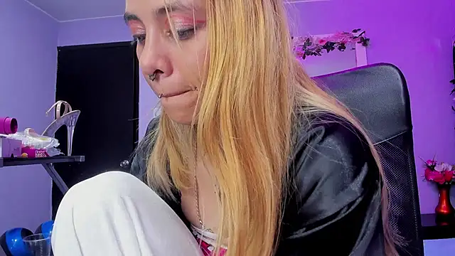 Dakota Angell  online show from 02-08-26, 03:37