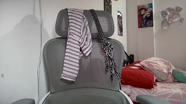 Snapshot of Antonia-bloom chatting on 05-12-26, 03:47 Antonia-bloom online show from 05-12-26, 03:47