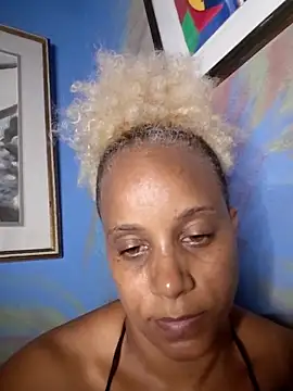 Snapshot of BadGyalGem chatting on 05-19-26, 04:02 BadGyalGem online show from 05-19-26, 04:02