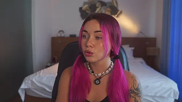 Sarah Pink online show from 01-14-26, 01:44