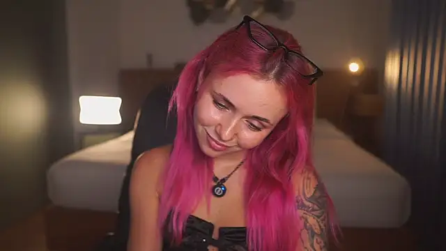 Sarah Pink online show from 05-15-26, 01:51