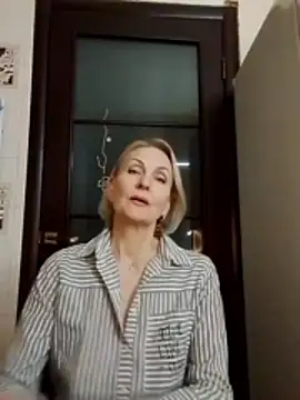 Snapshot of MichelleSolis chatting on 03-18-26, 07:50 MichelleSolis online show from 03-18-26, 07:50