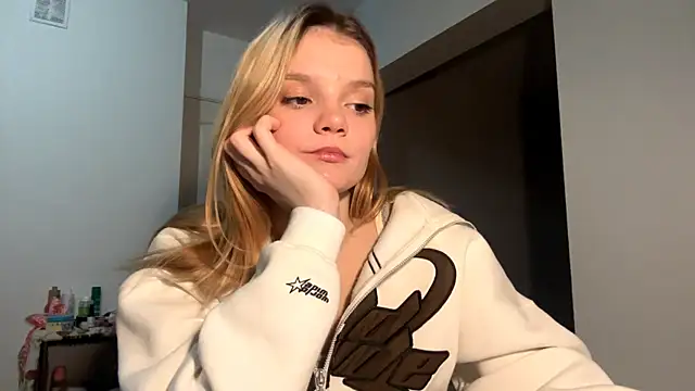 Snapshot of Tiffany_Muse chatting on 02-12-26, 11:00 Tiffany Muse online show from 02-12-26, 11:00