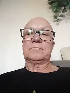 Snapshot of Wieczorek195706 chatting on 08-09-26, 09:25 Wieczorek195706 online show from 08-09-26, 09:25
