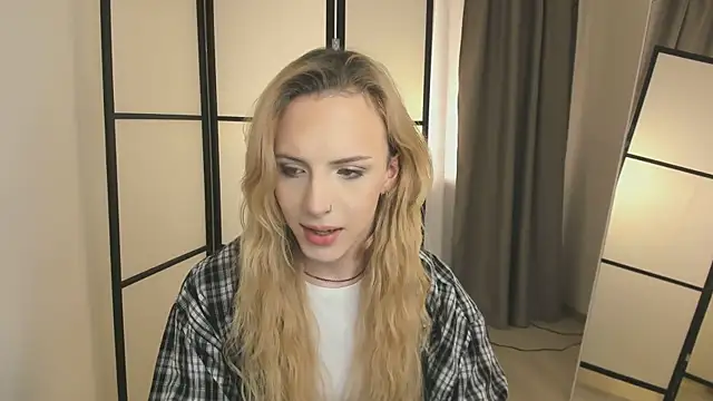 Snapshot of Tiffany__King chatting on 03-14-26, 08:25 Tiffany King online show from 03-14-26, 08:25