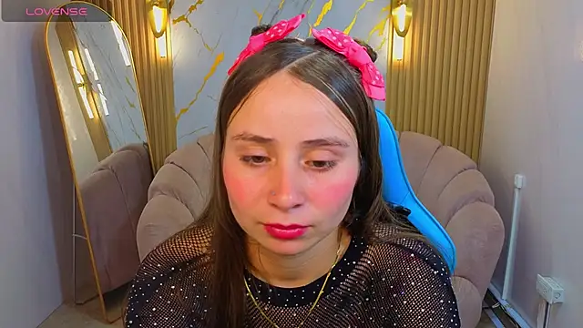 Snapshot of Ariana18_b chatting on 03-20-26, 12:54 Ariana18 b online show from 03-20-26, 12:54