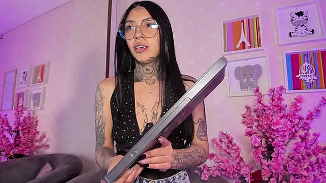 Snapshot of Ashley_Blum_ chatting on 03-20-26, 01:05 Ashley Blum online show from 03-20-26, 01:05