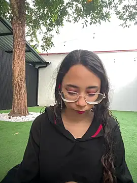 alicia-petite online show from 02-08-26, 11:35