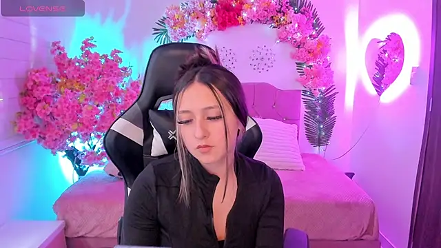 Giselle Laurens  online show from 05-03-26, 08:37