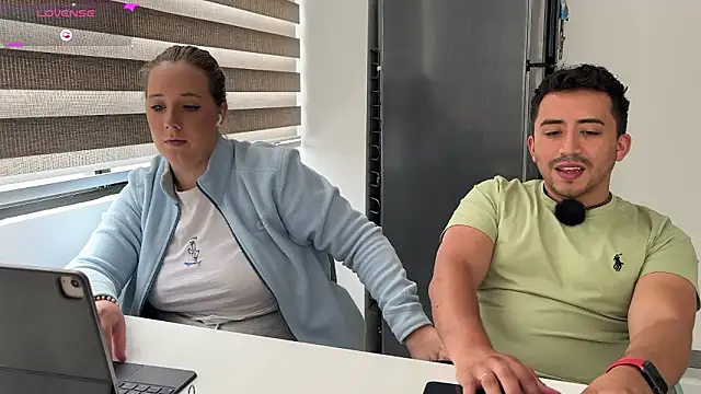 Snapshot of Sofii_n_Diego chatting on 02-14-26, 06:59 Sofii n Diego online show from 02-14-26, 06:59