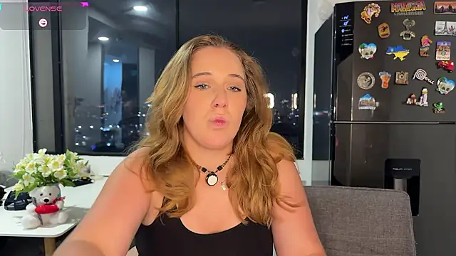 Snapshot of Sofii_n_Diego chatting on 03-25-26, 12:27 Sofii n Diego online show from 03-25-26, 12:27