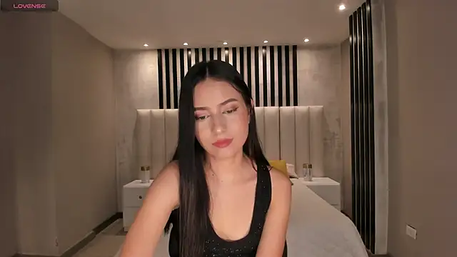 Snapshot of LucieMartin chatting on 03-28-26, 07:35 LucieMartin online show from 03-28-26, 07:35