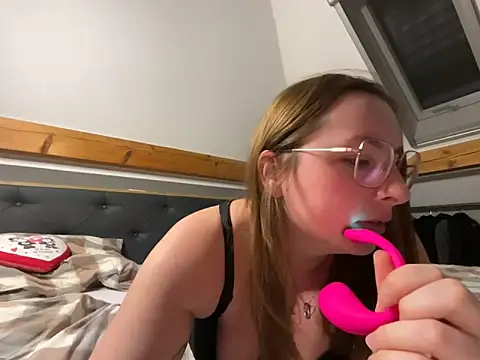 SexyBruenette online show from 02-05-26, 06:01