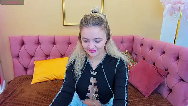 KatieBlossom  online show from 02-05-26, 01:32