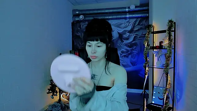 HollyDennis online show from 02-03-26, 09:14