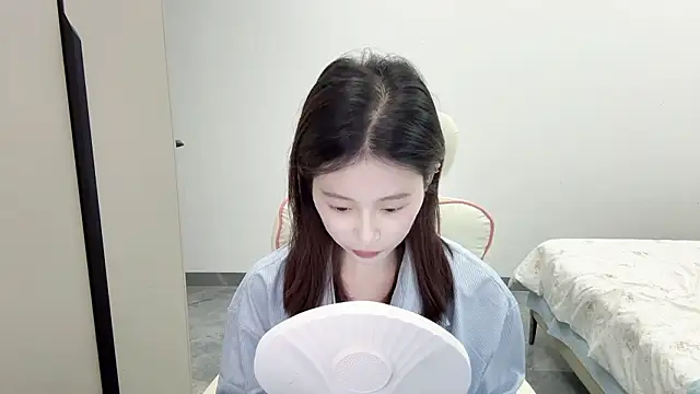 Snapshot of DYyyyyy-- chatting on 03-17-26, 11:57 DYyyyyy-- online show from 03-17-26, 11:57