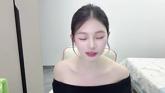 Snapshot of DYyyyyy-- chatting on 03-18-26, 12:08 DYyyyyy-- online show from 03-18-26, 12:08