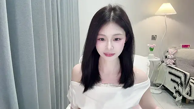 Snapshot of DYyyyyy-- chatting on 04-12-26, 11:37 DYyyyyy-- online show from 04-12-26, 11:37