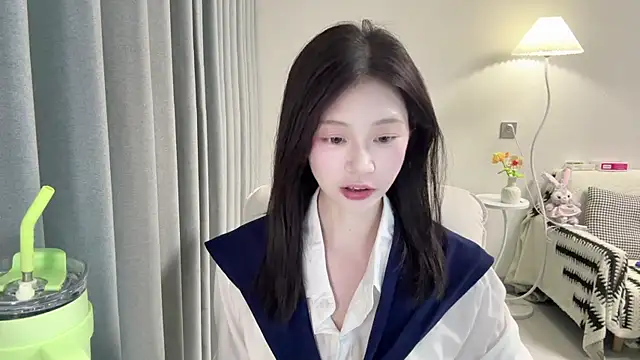 Snapshot of DYyyyyy-- chatting on 04-13-26, 11:37 DYyyyyy-- online show from 04-13-26, 11:37