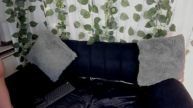 chloe petite2 online show from 05-02-26, 07:08