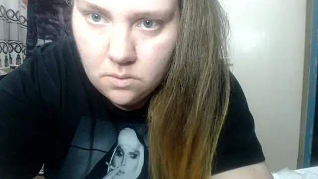 Snapshot of MaryShiny_ chatting on 04-18-26, 03:16 MaryShiny online show from 04-18-26, 03:16