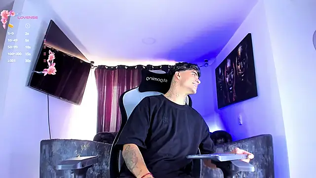 Snapshot of miguel_aguirre_ chatting on 03-07-26, 12:35 miguel aguirre online show from 03-07-26, 12:35